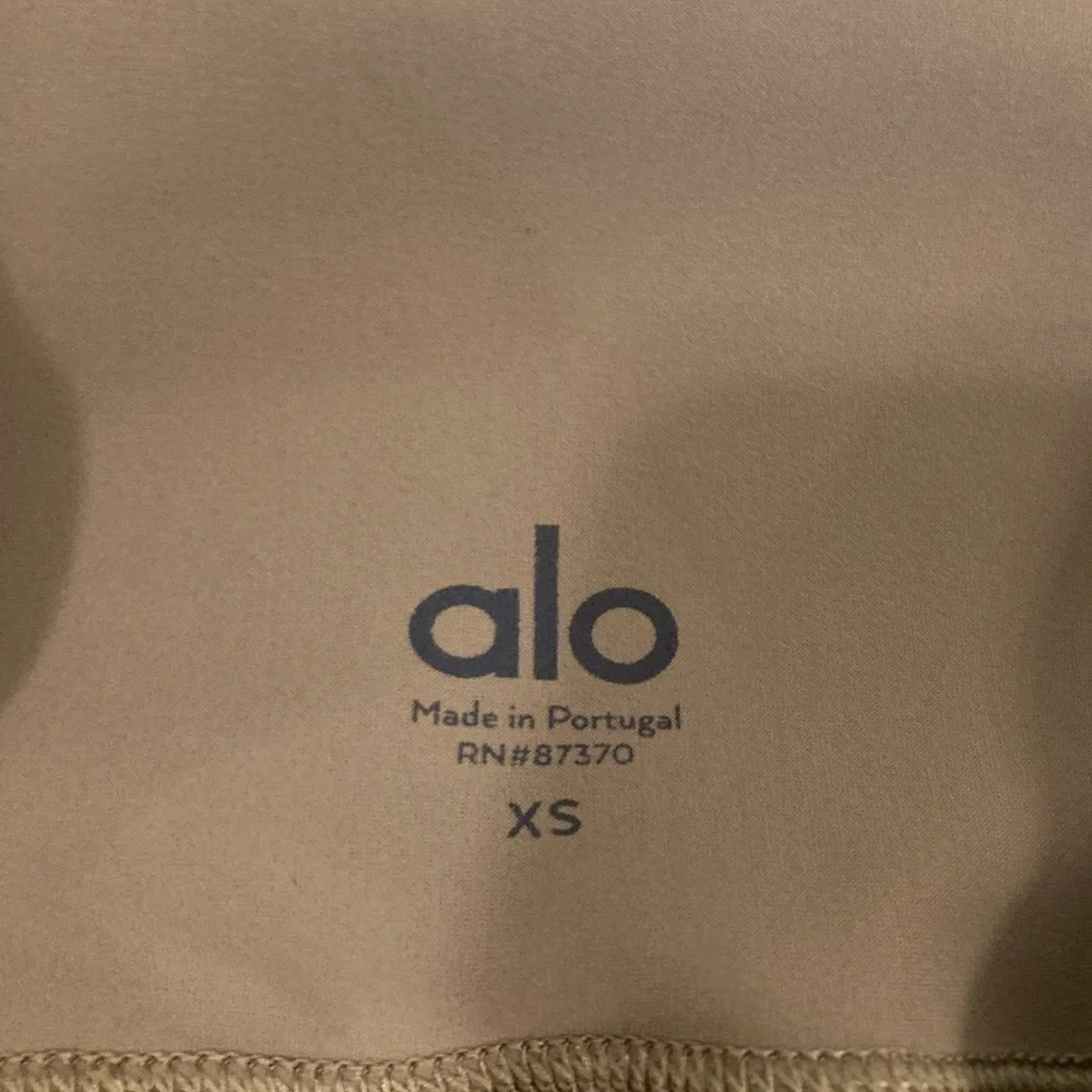 ALO YOGA HIGH WAISTED RIPPED WARRIOR LEGGING IN TAN XS
